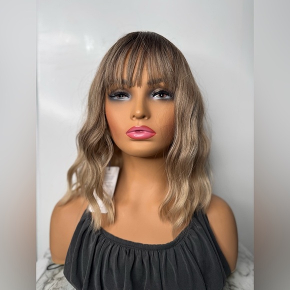 Stylish Ombre Brown  Wavy Short Wig with Bangs - Natural Look - Picture 1 of 8